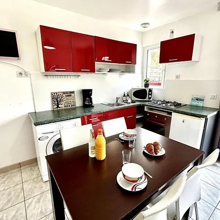 Les Roses - Plain-pied - Calme - Wifi Gratuit Appartement